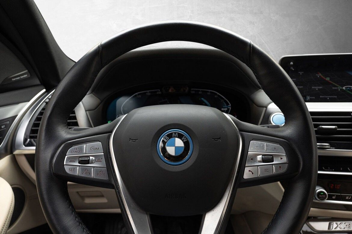 BMW iX3