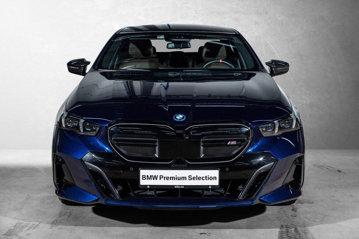 BMW i5 M60