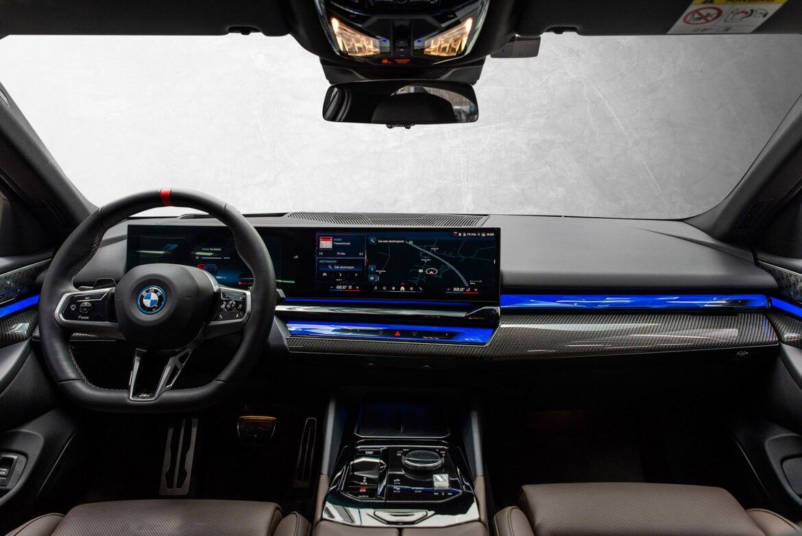 BMW i5 M60