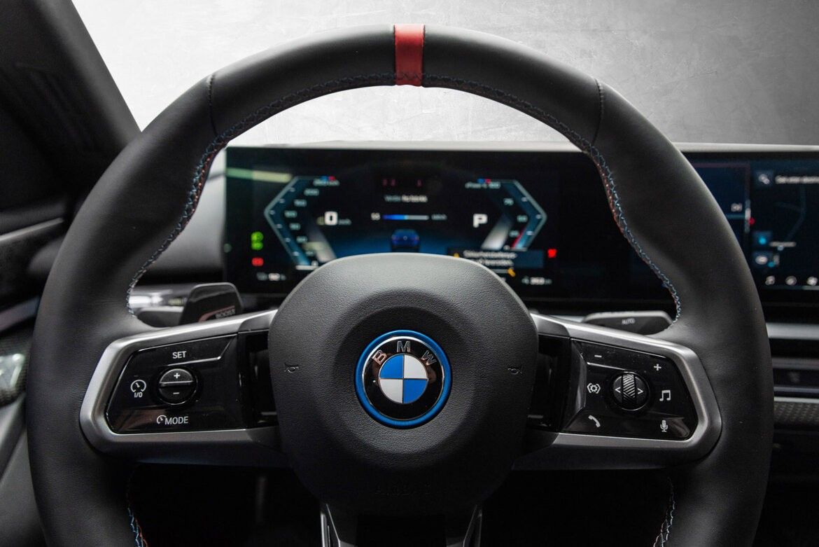 BMW i5 M60