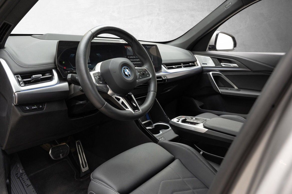 BMW iX1