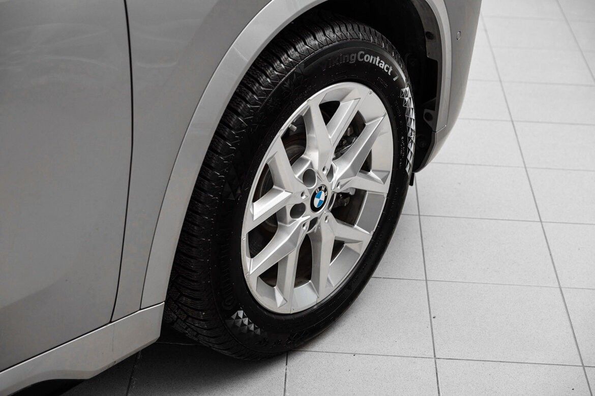 BMW iX1
