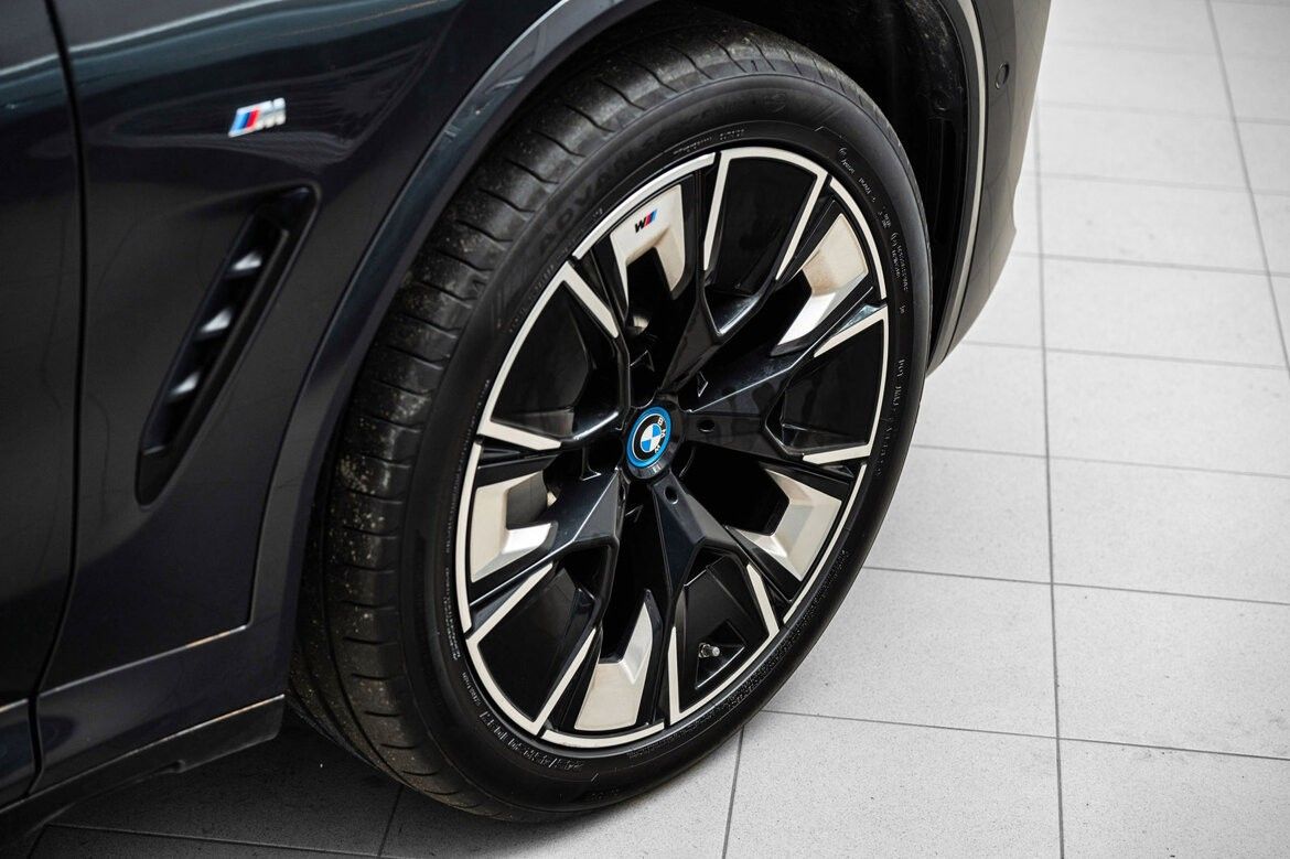 BMW iX3