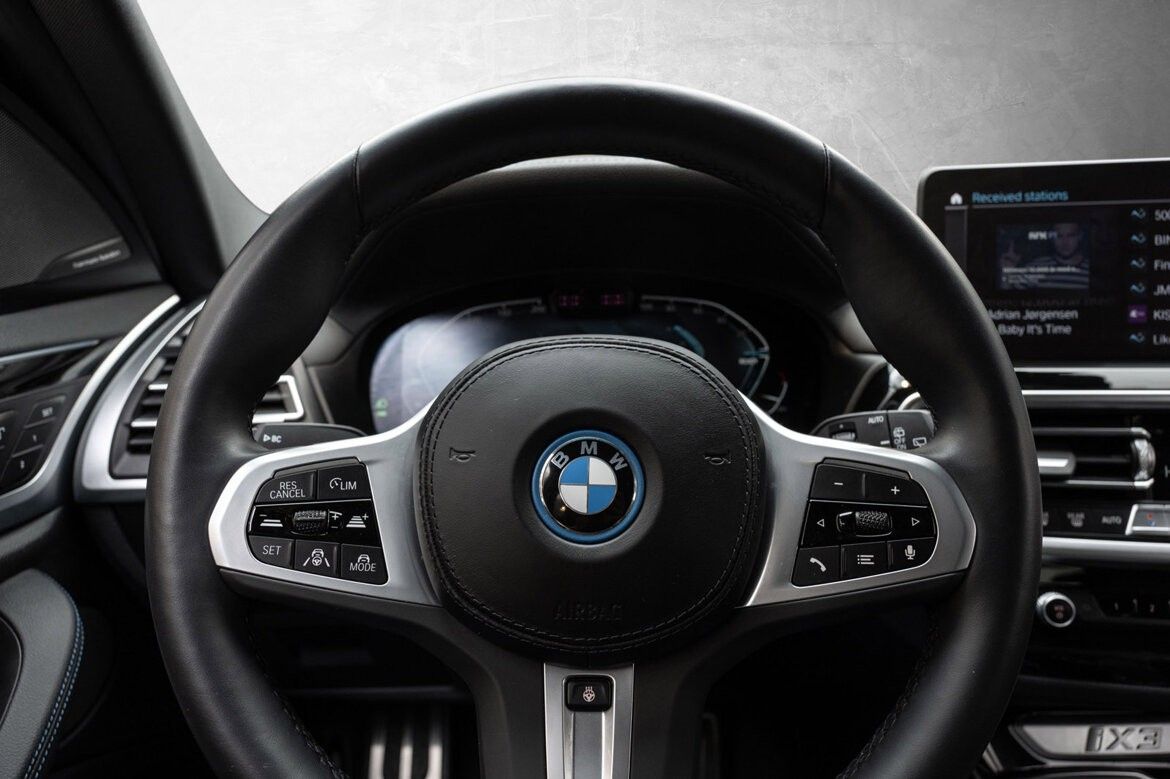 BMW iX3