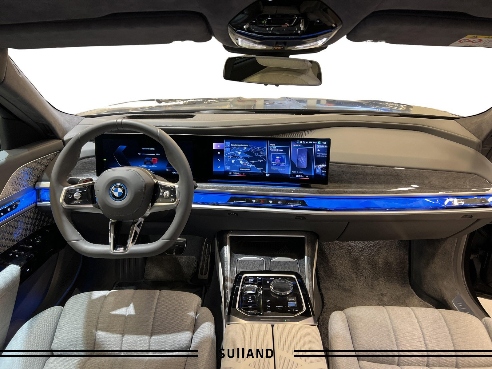 BMW i7