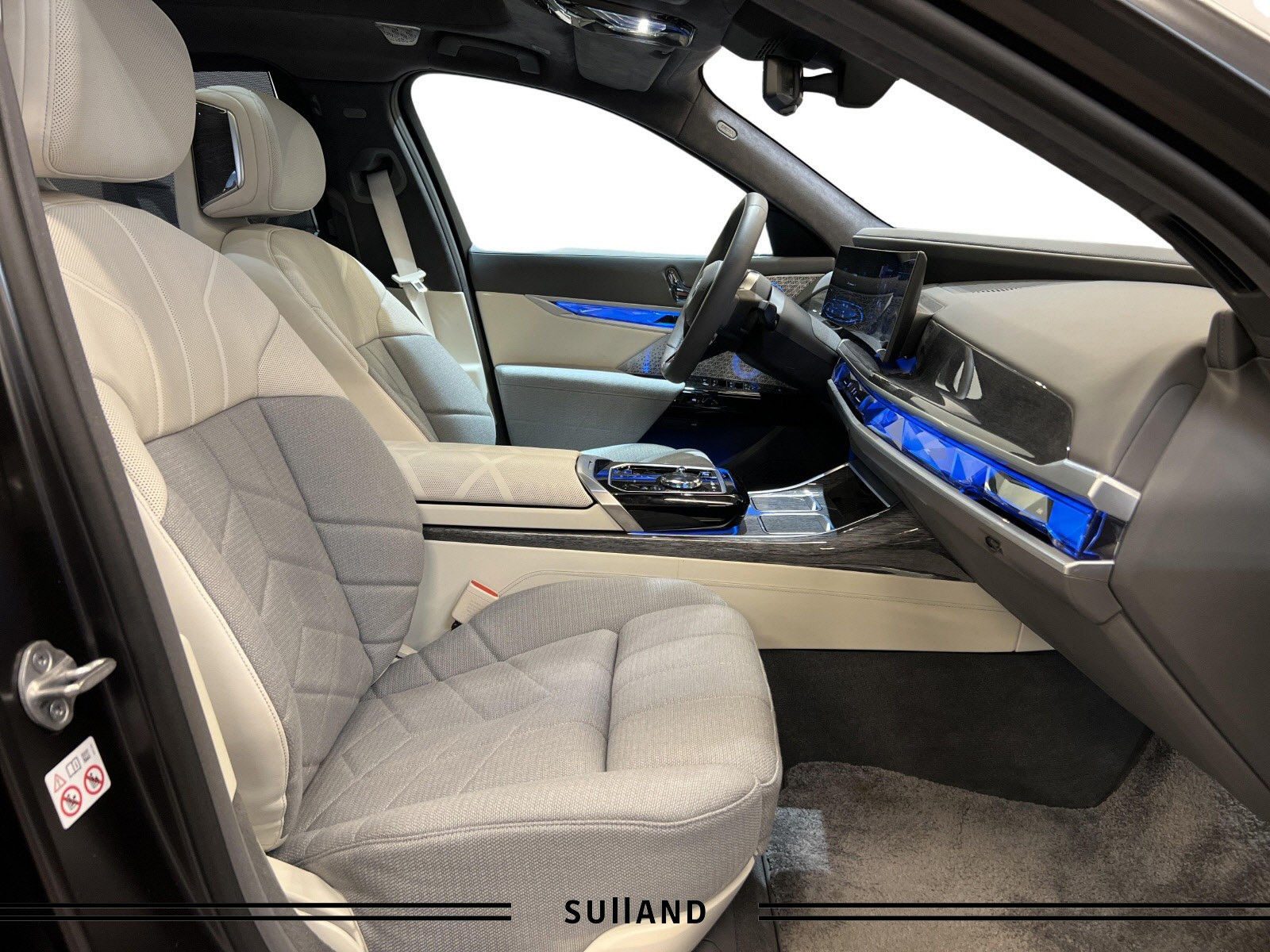 BMW i7