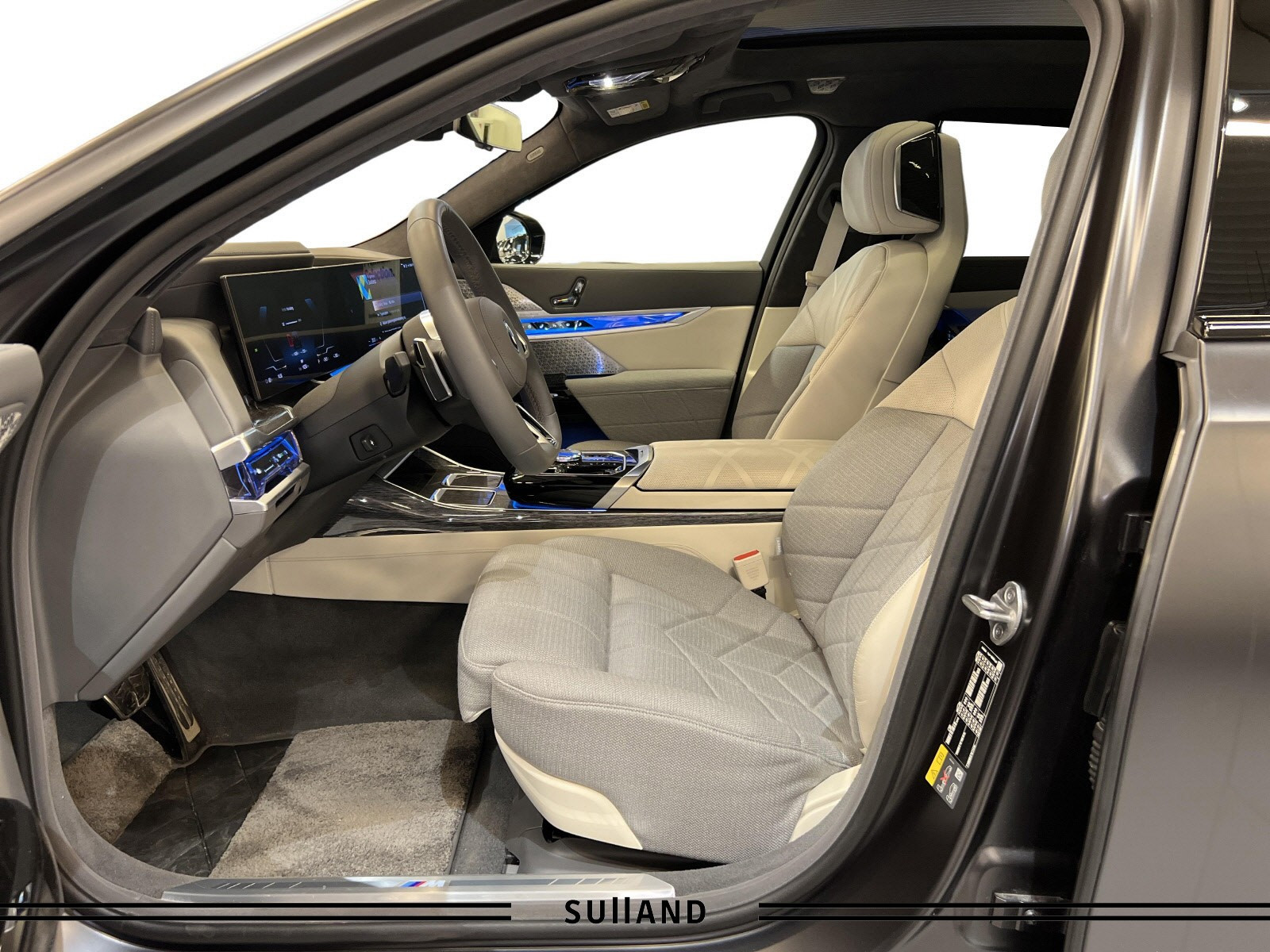 BMW i7