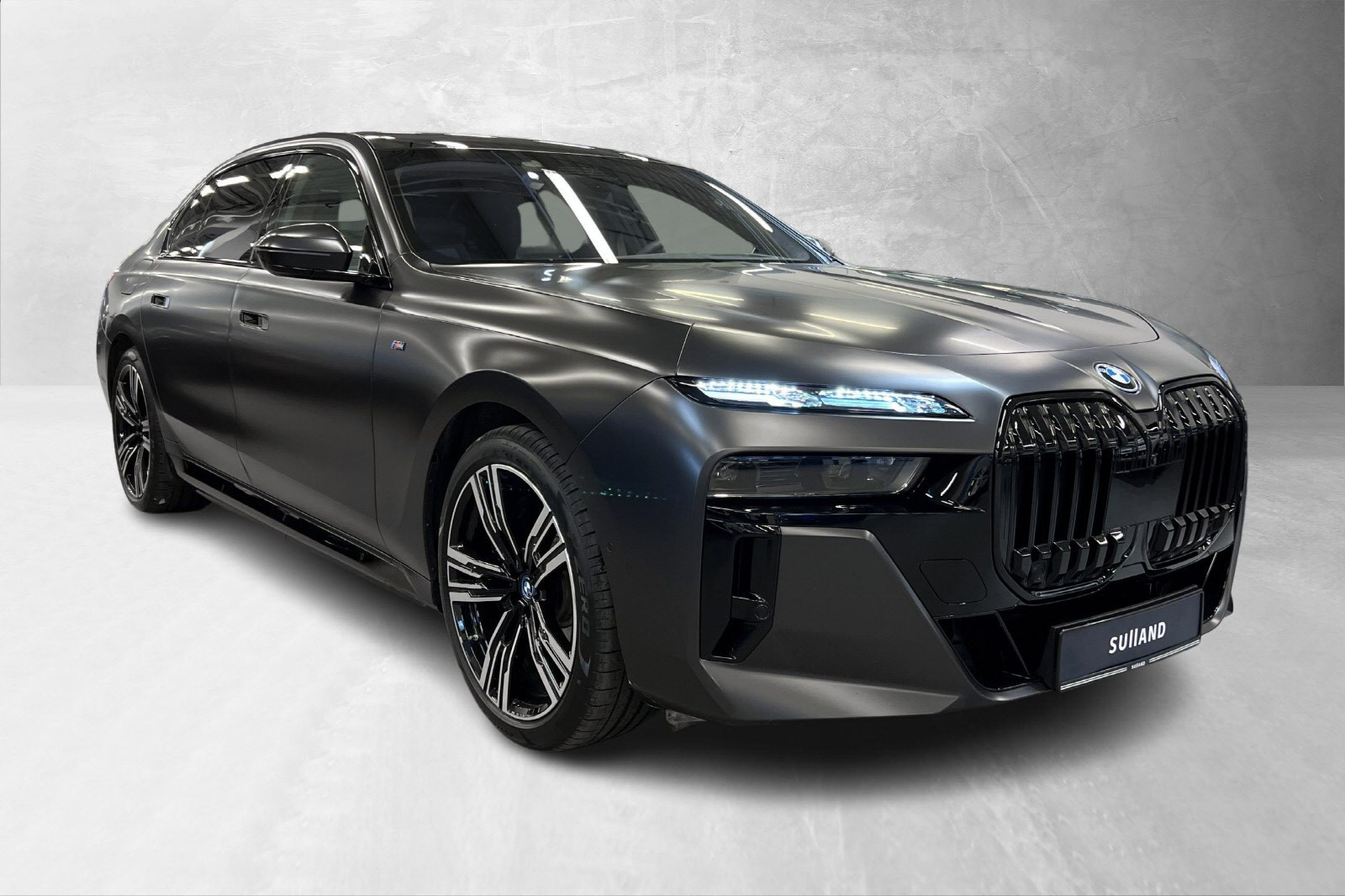BMW i7