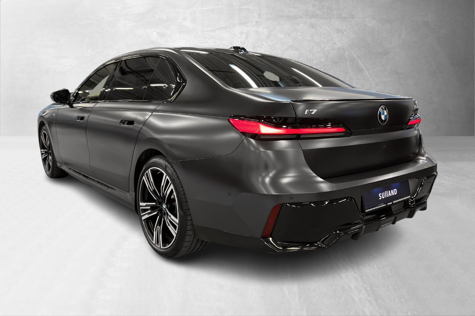 BMW i7