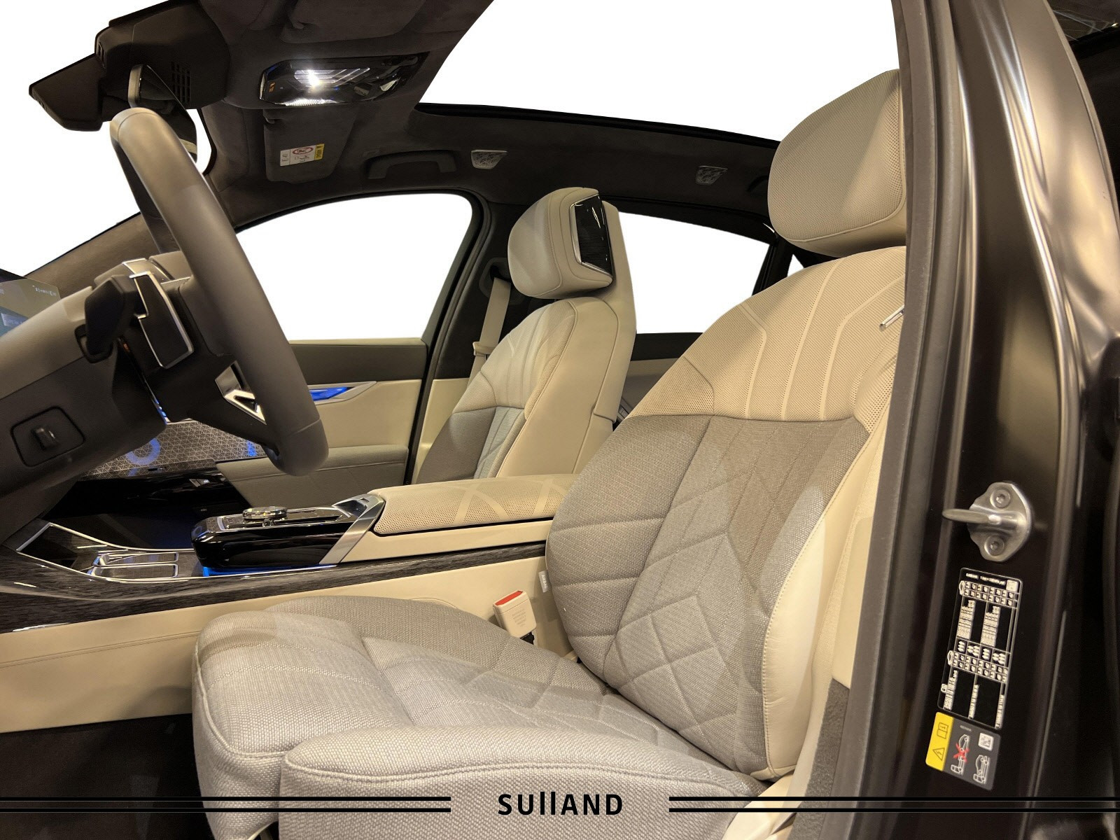 BMW i7