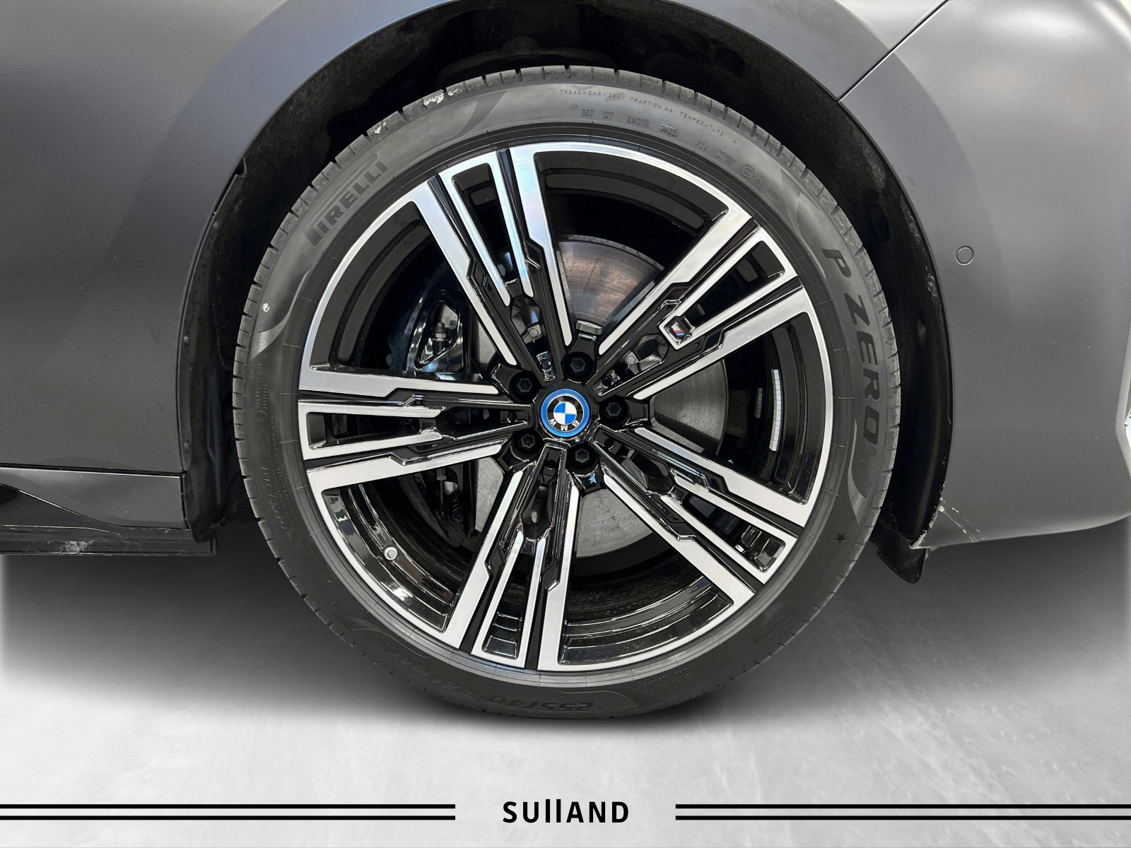 BMW i7