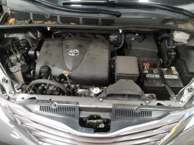 Toyota Sienna LE 2017