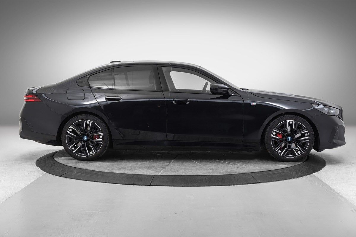 BMW i5 M60