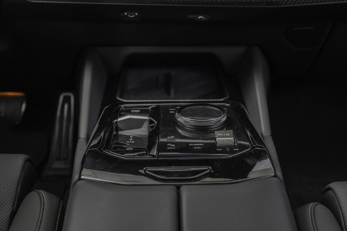 BMW i5 M60
