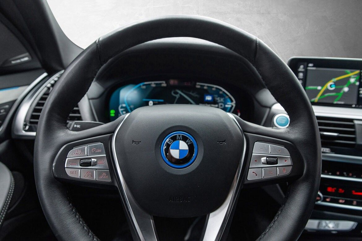 BMW iX3