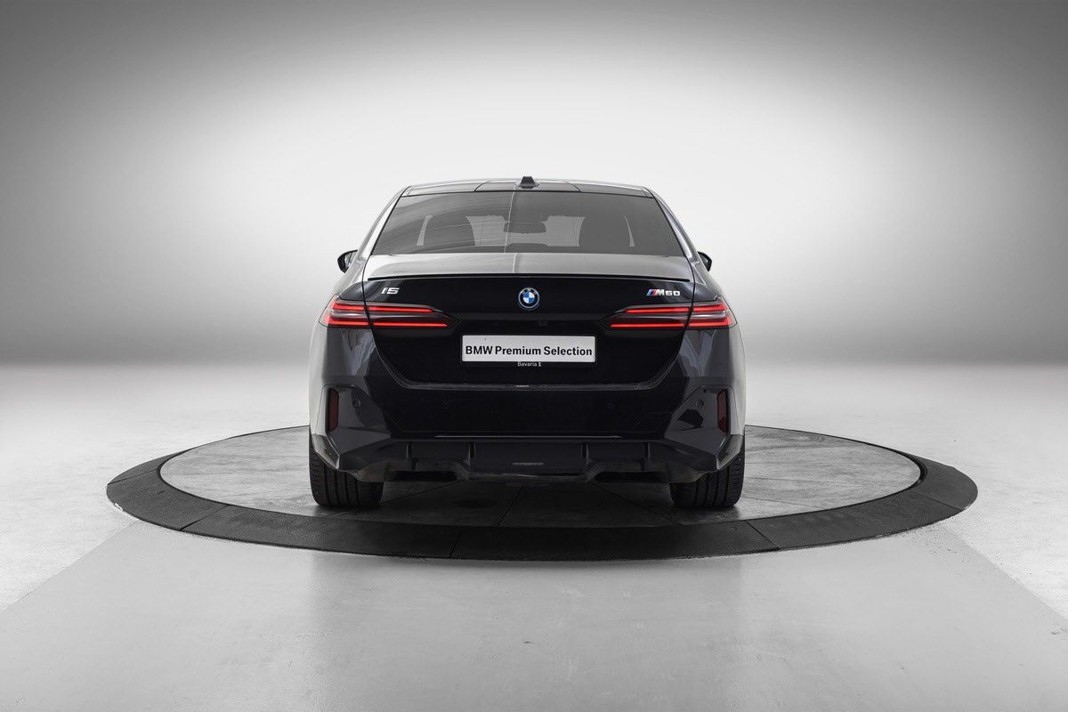BMW i5 M60