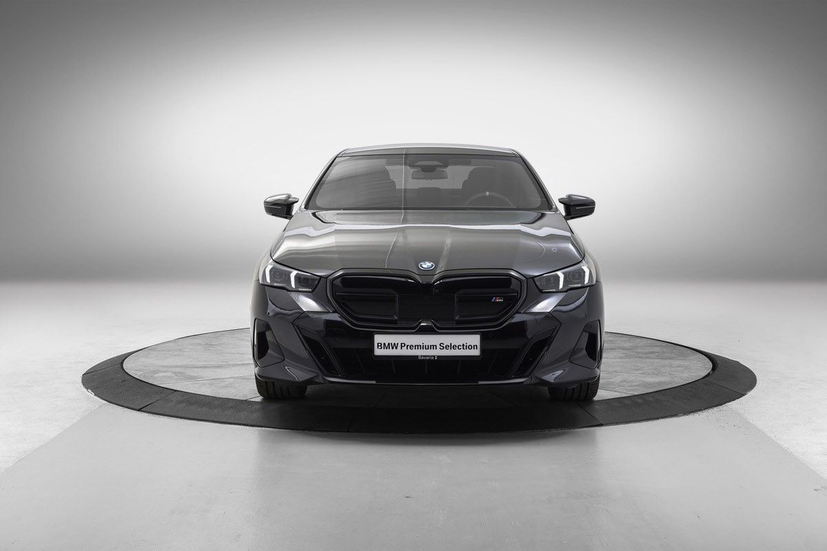 BMW i5 M60