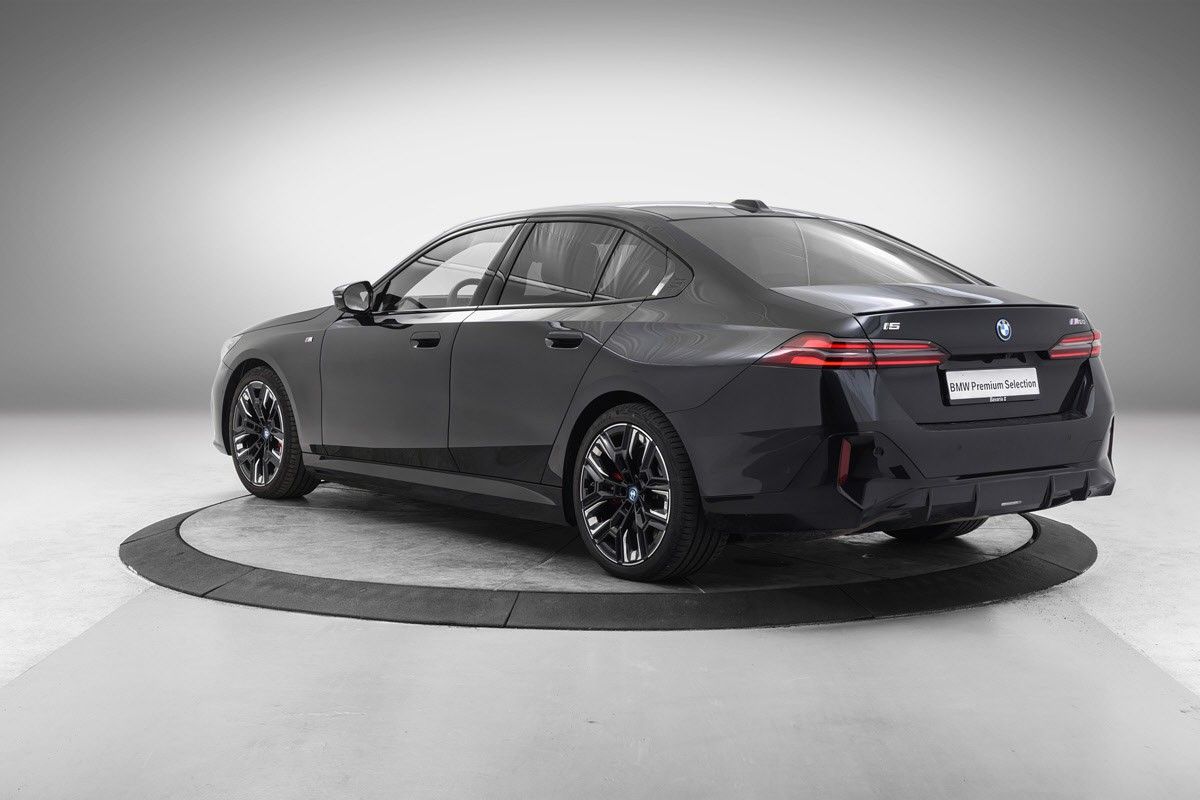 BMW i5 M60
