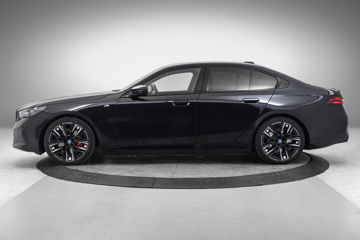 BMW i5 M60