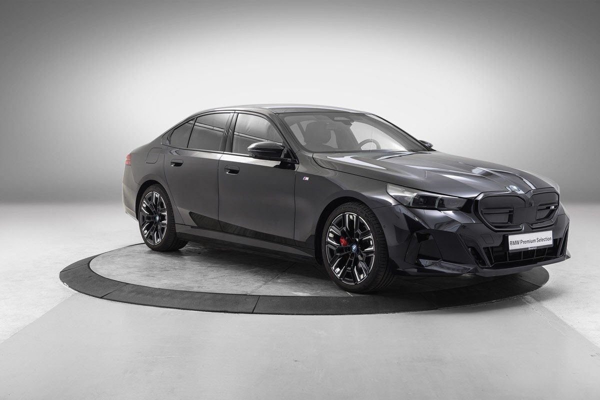 BMW i5 M60