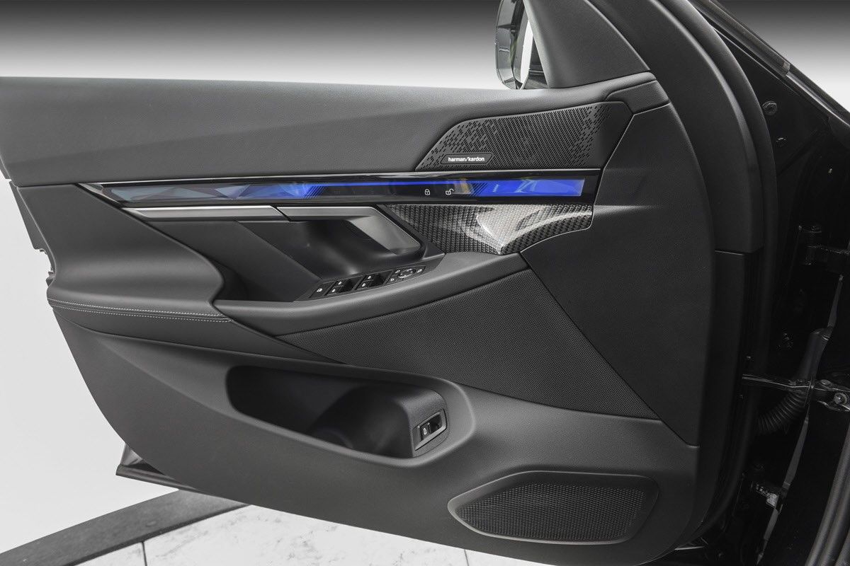 BMW i5 M60