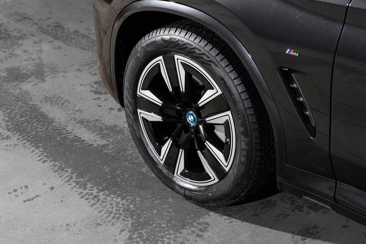 BMW iX3