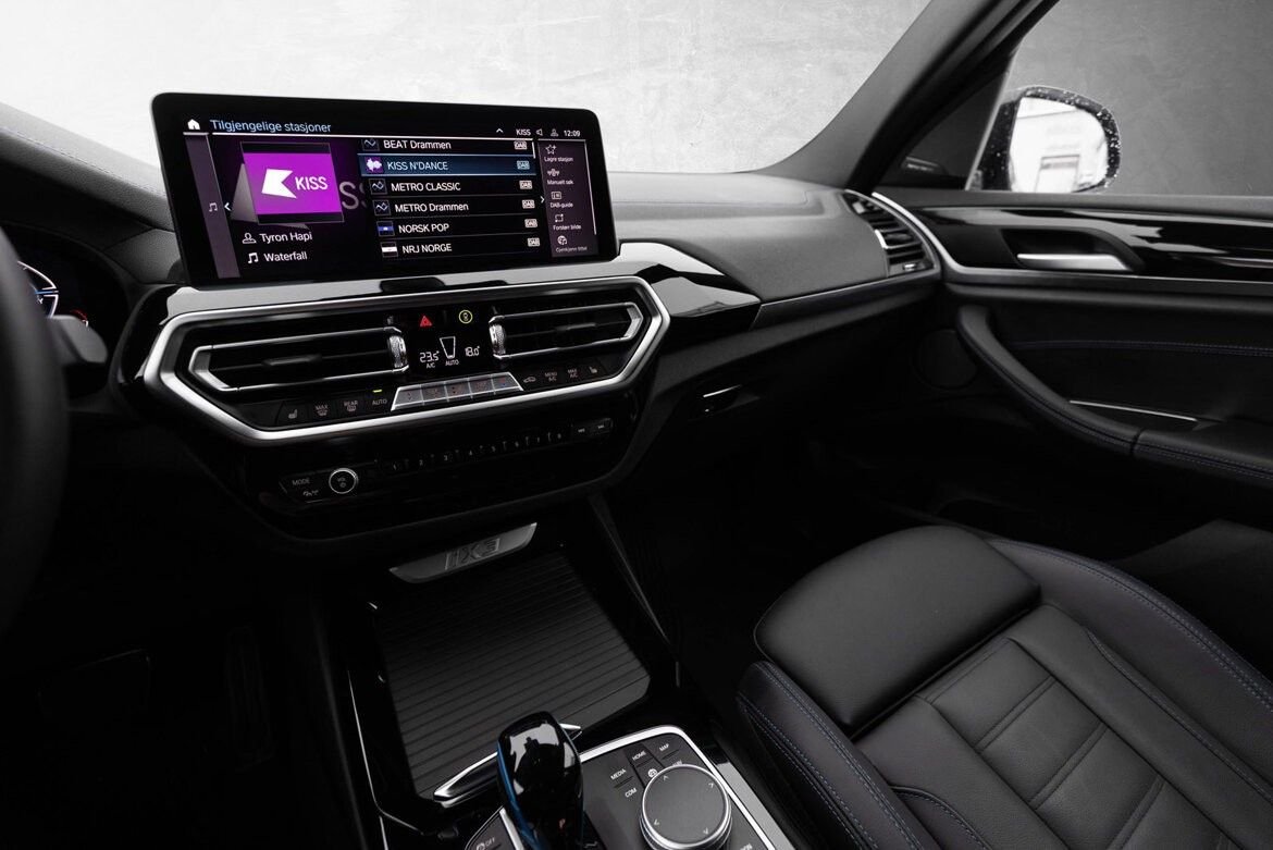 BMW iX3