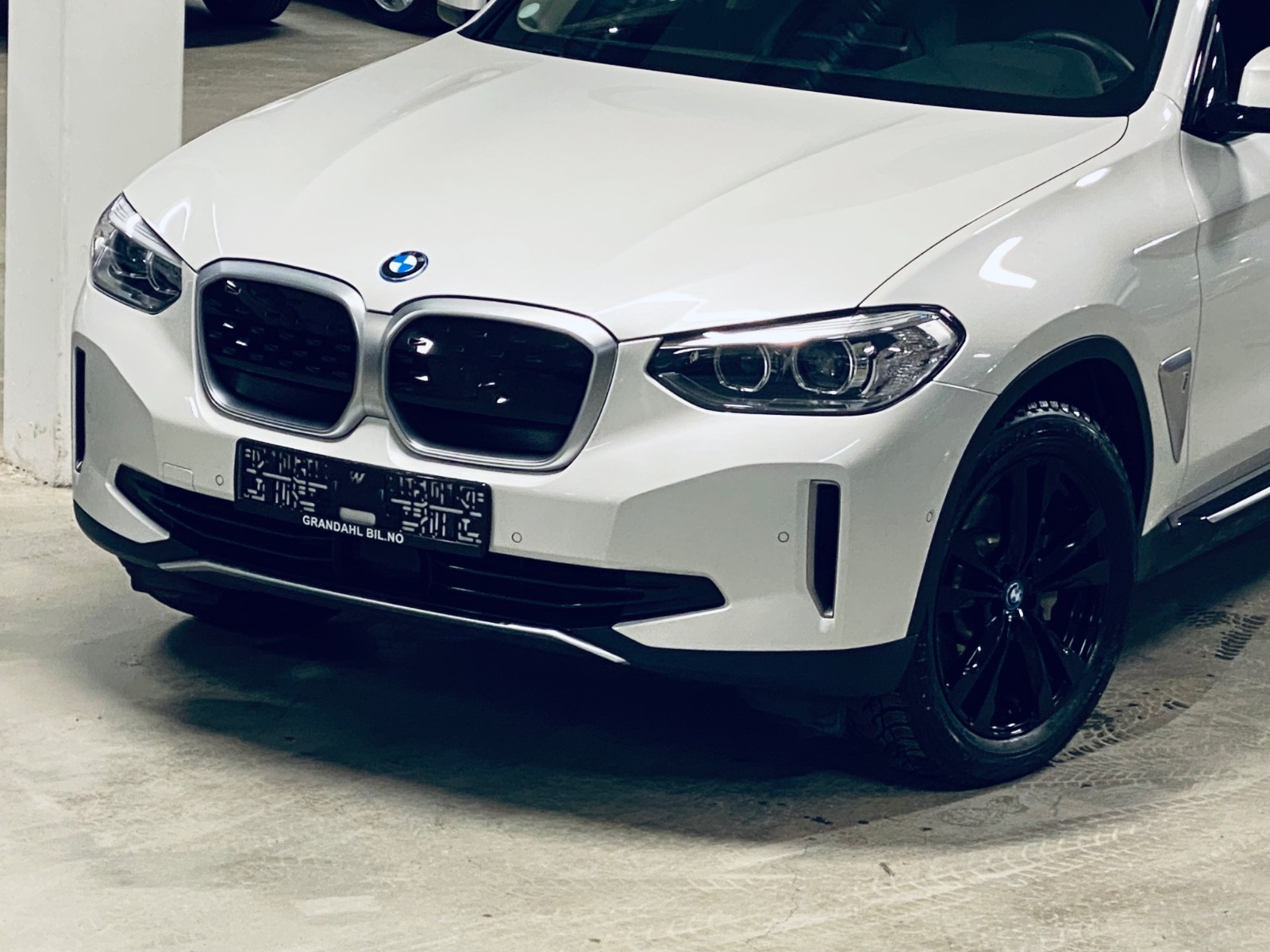 BMW iX3
