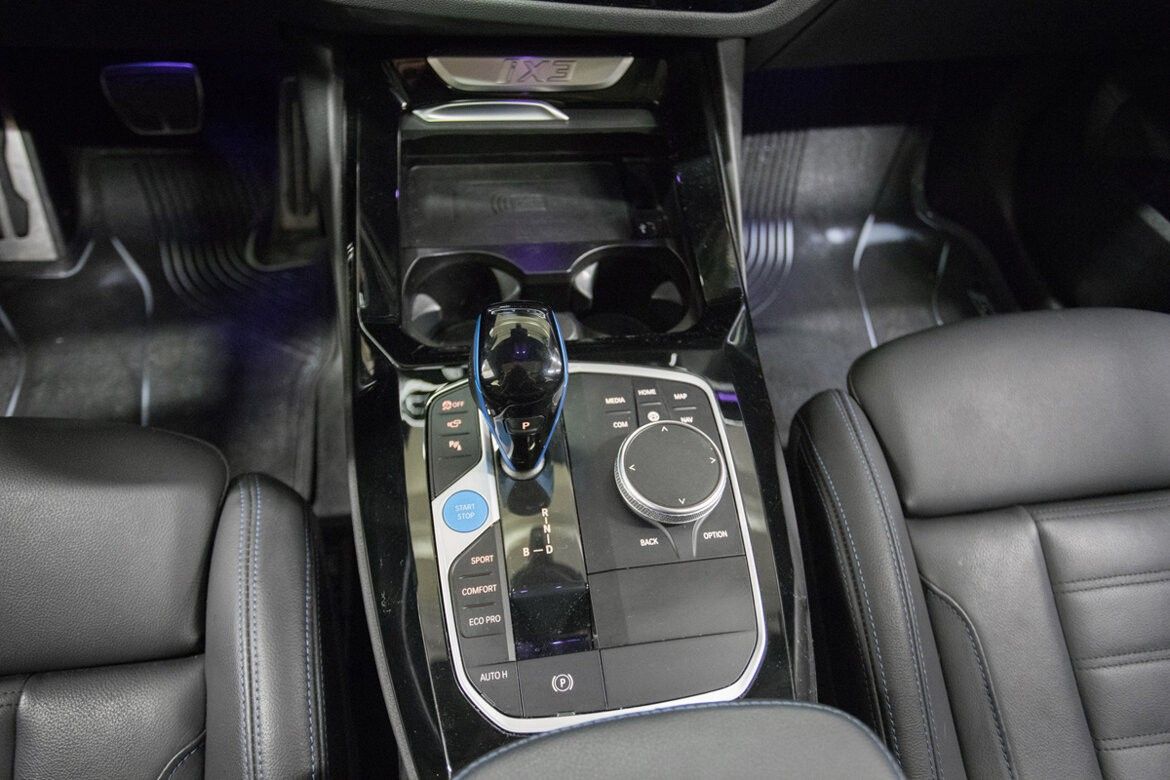 BMW iX3