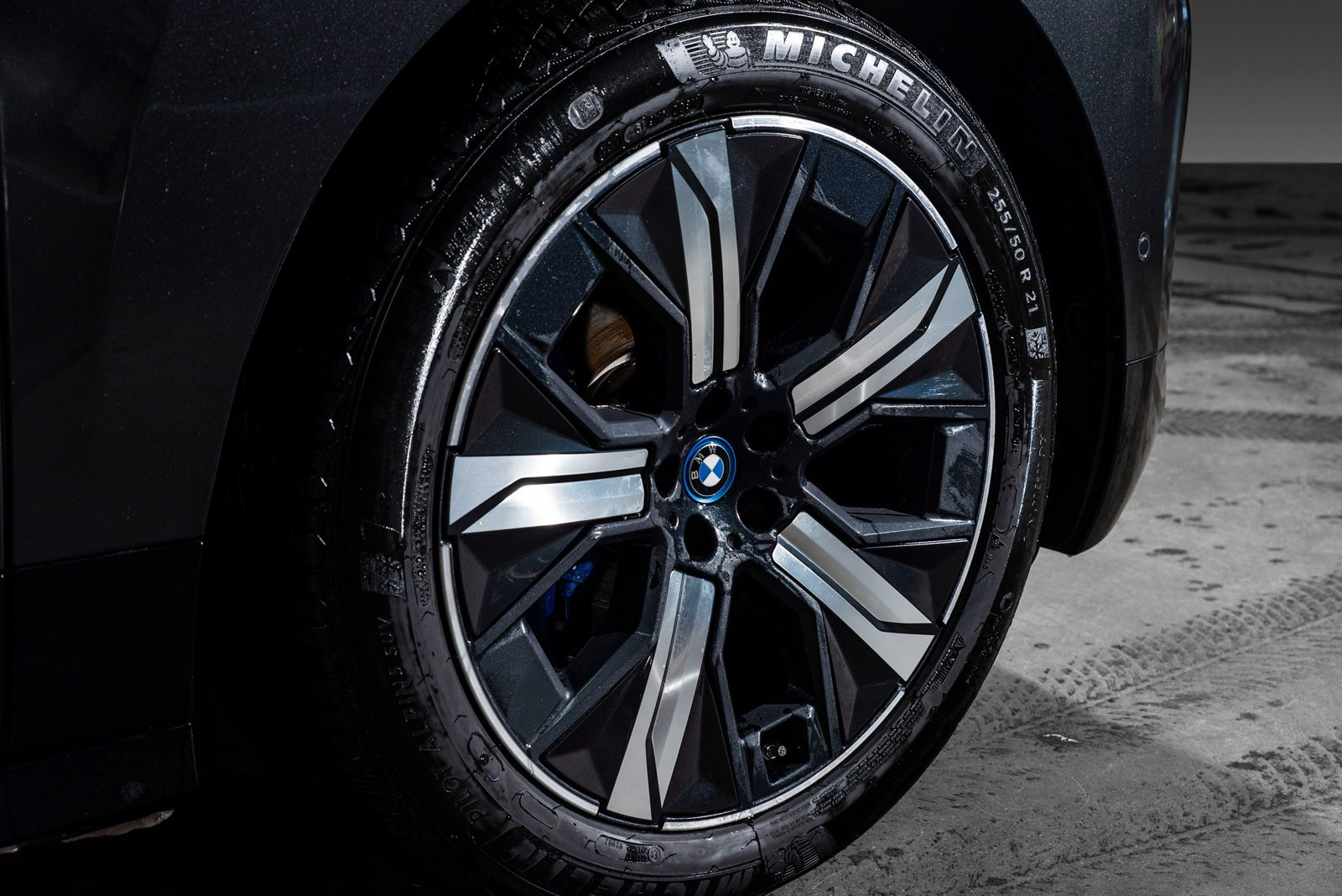 BMW iX xDrive 40