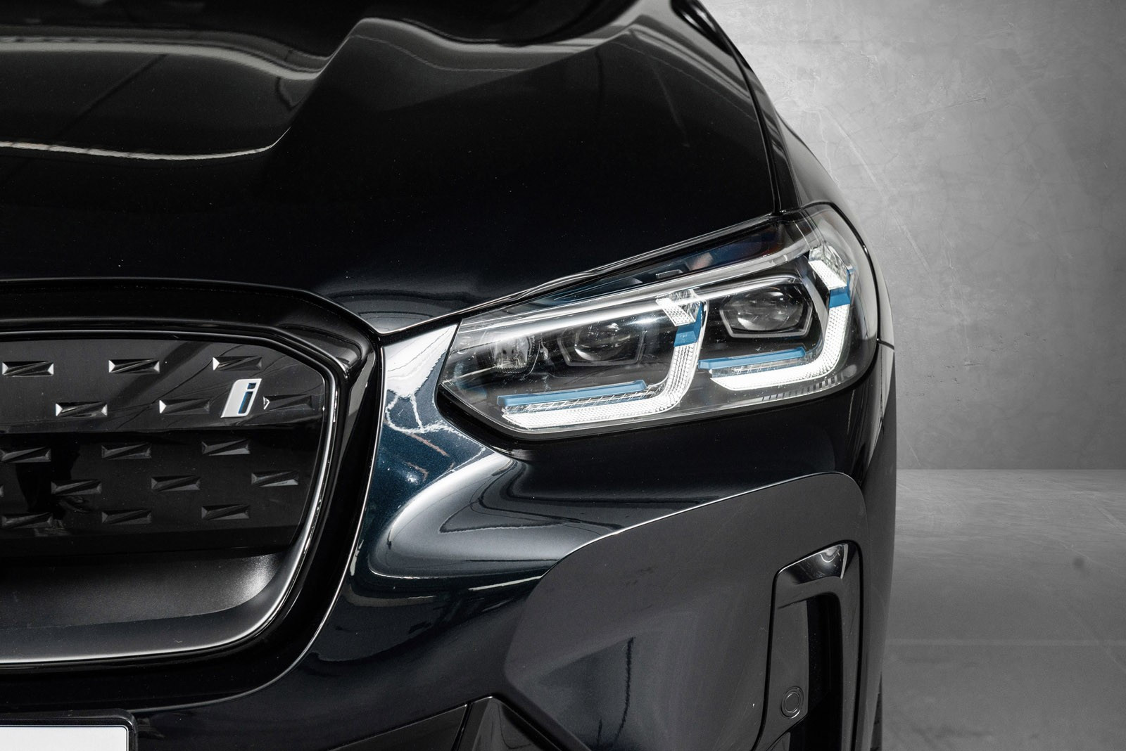 BMW iX3