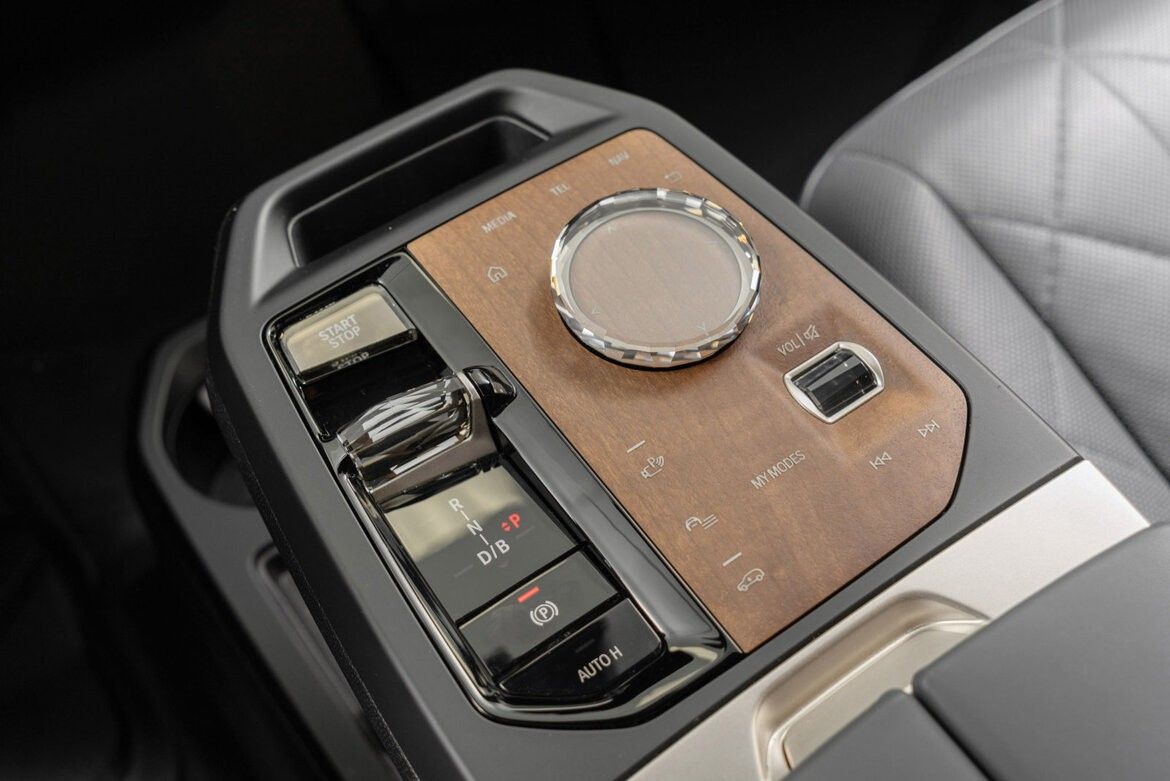 BMW iX M60