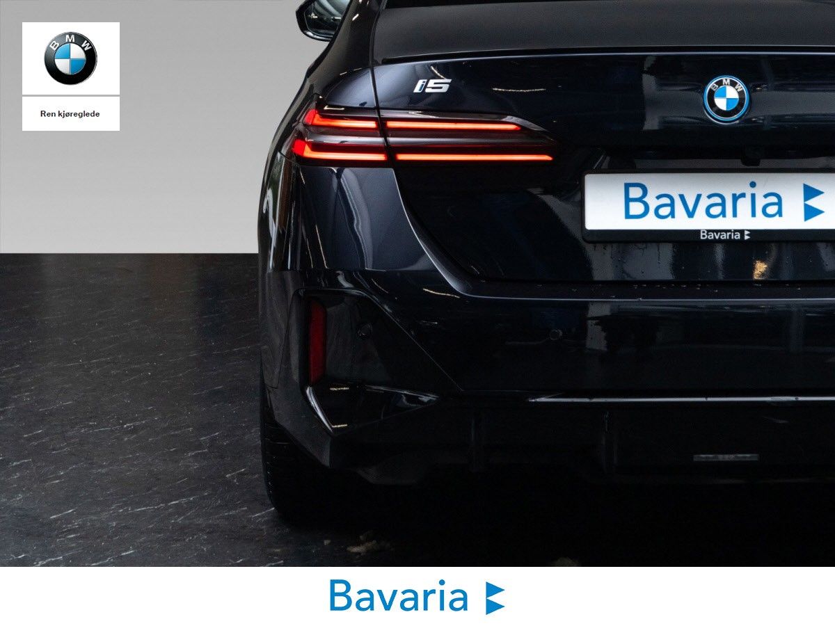 BMW i5 M60