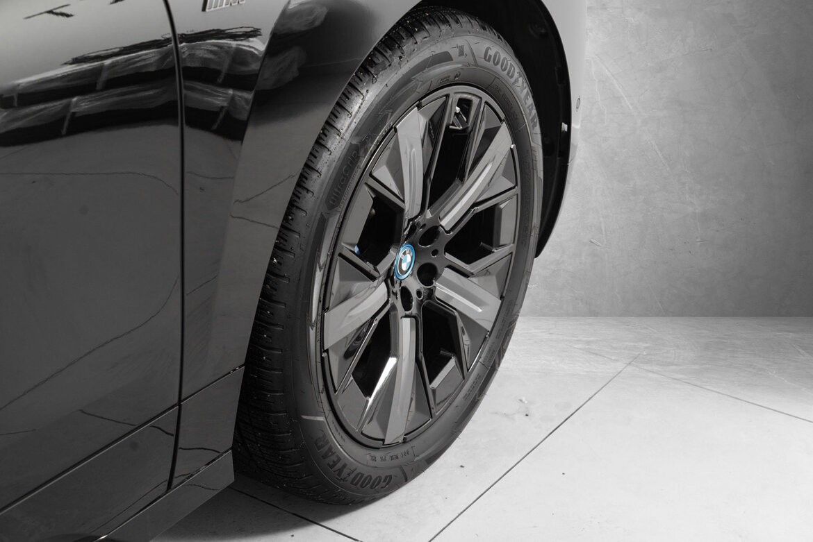 BMW iX M60
