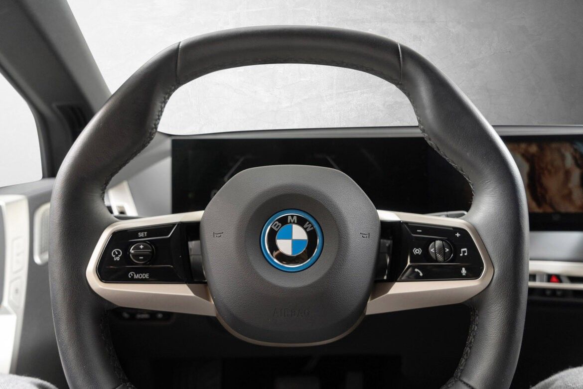 BMW iX M60