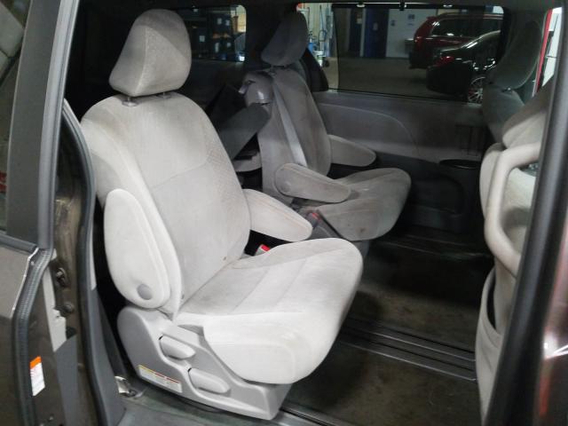 Toyota Sienna LE 2017