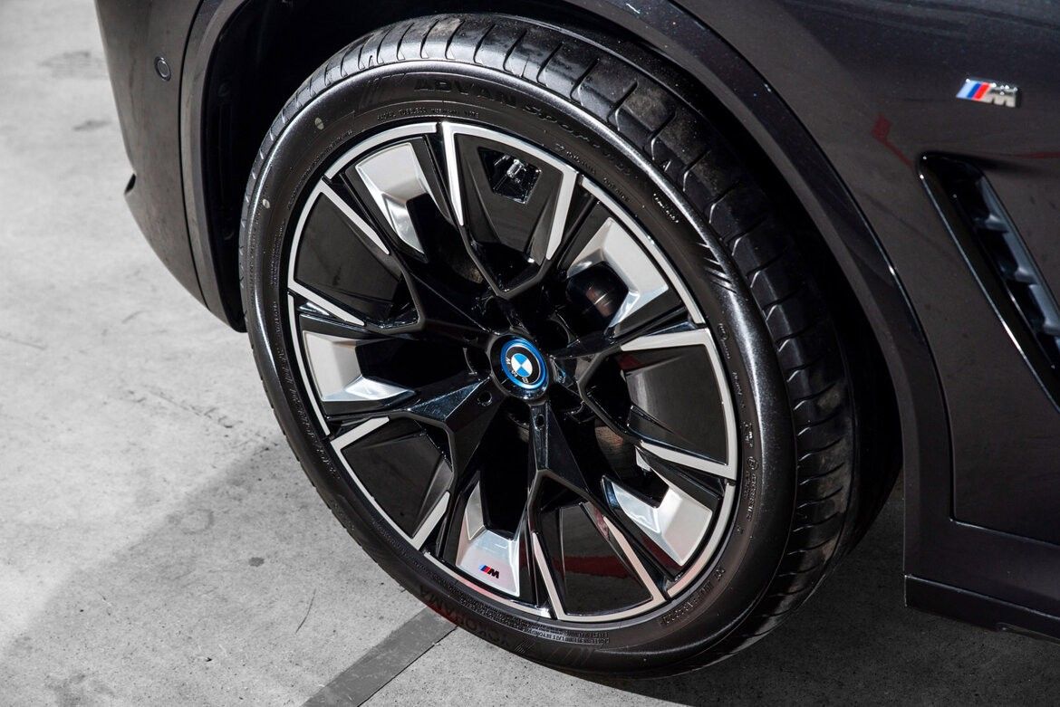 BMW iX3