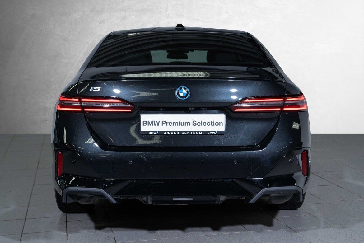 BMW i5