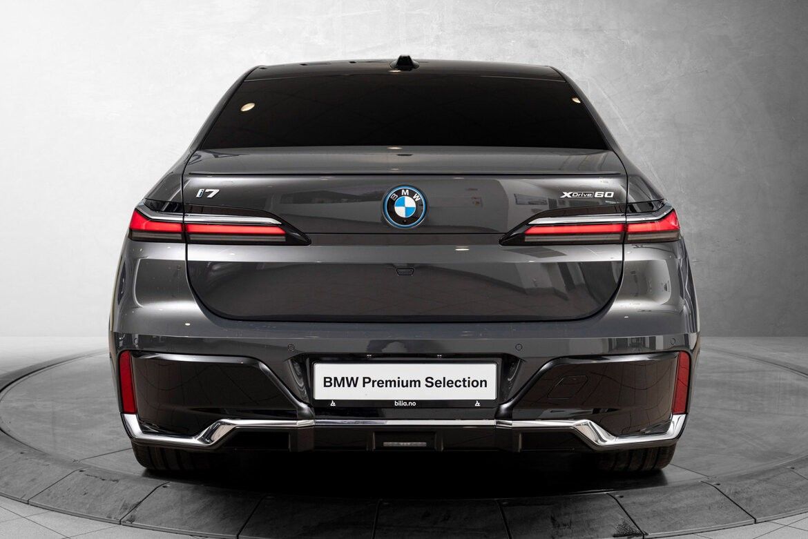 BMW i7