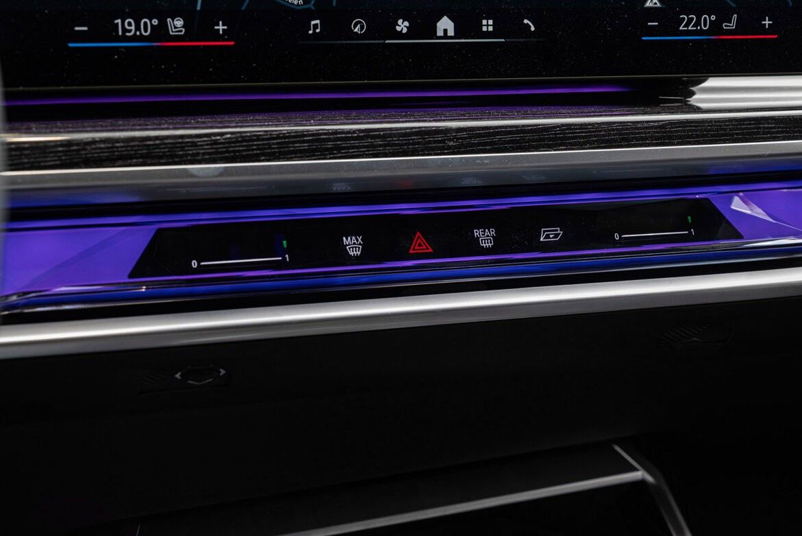 BMW i7