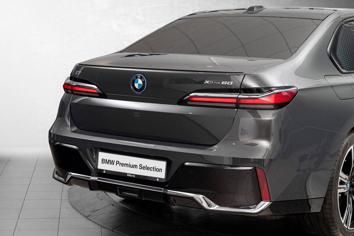 BMW i7
