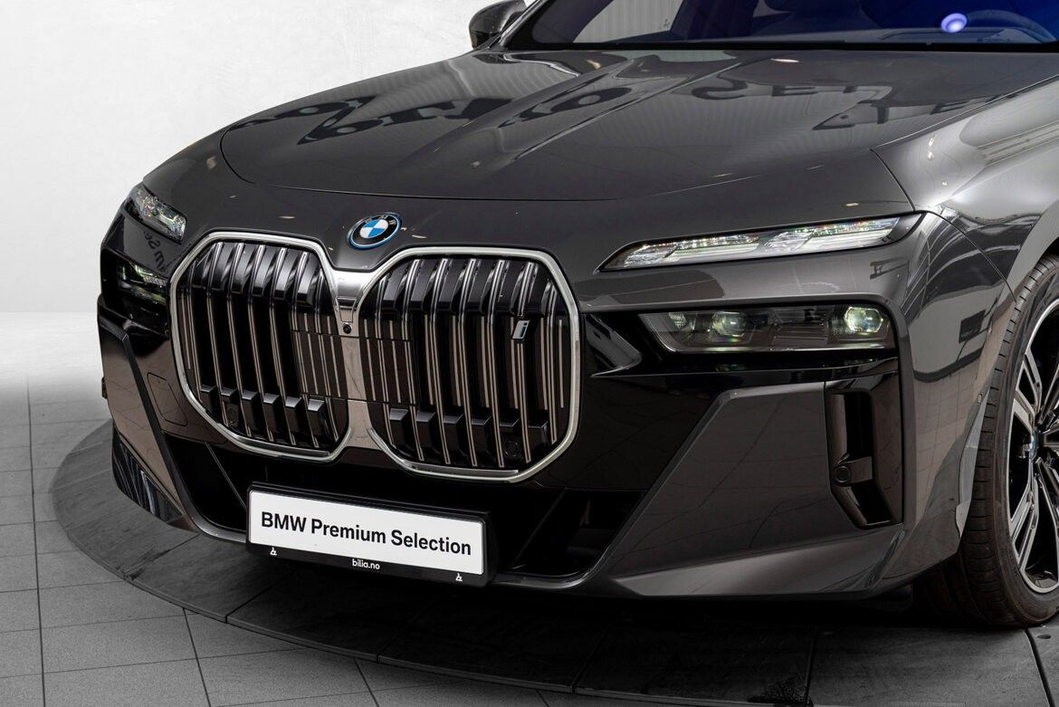 BMW i7