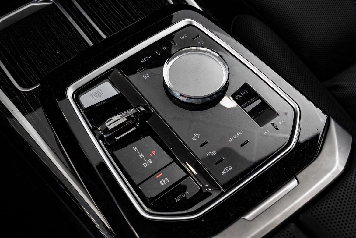 BMW i7