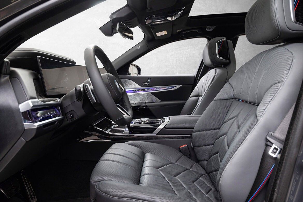 BMW i7