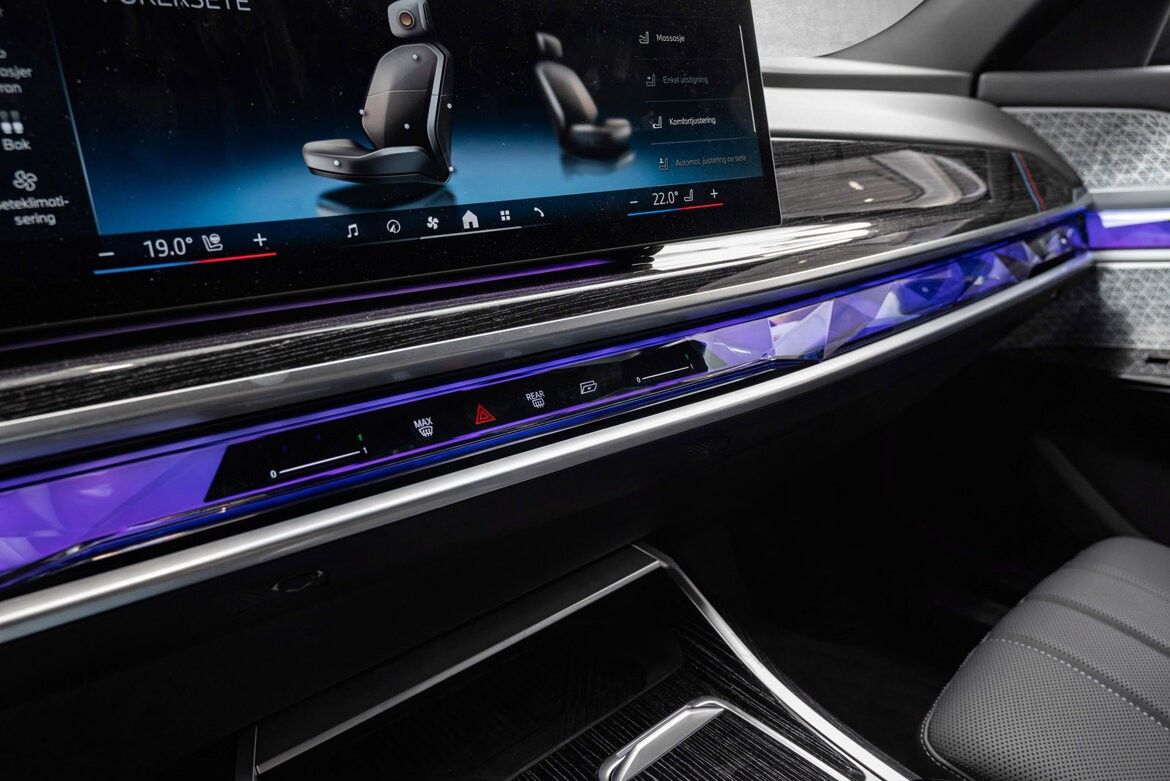 BMW i7