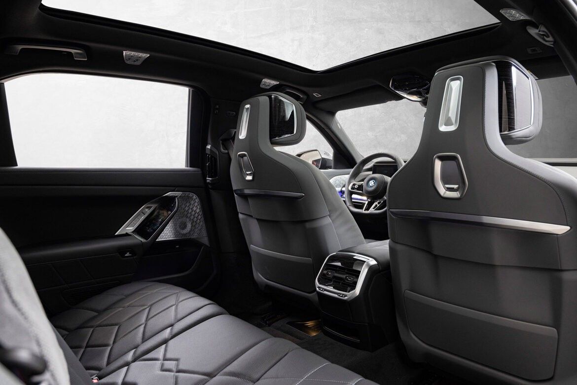 BMW i7
