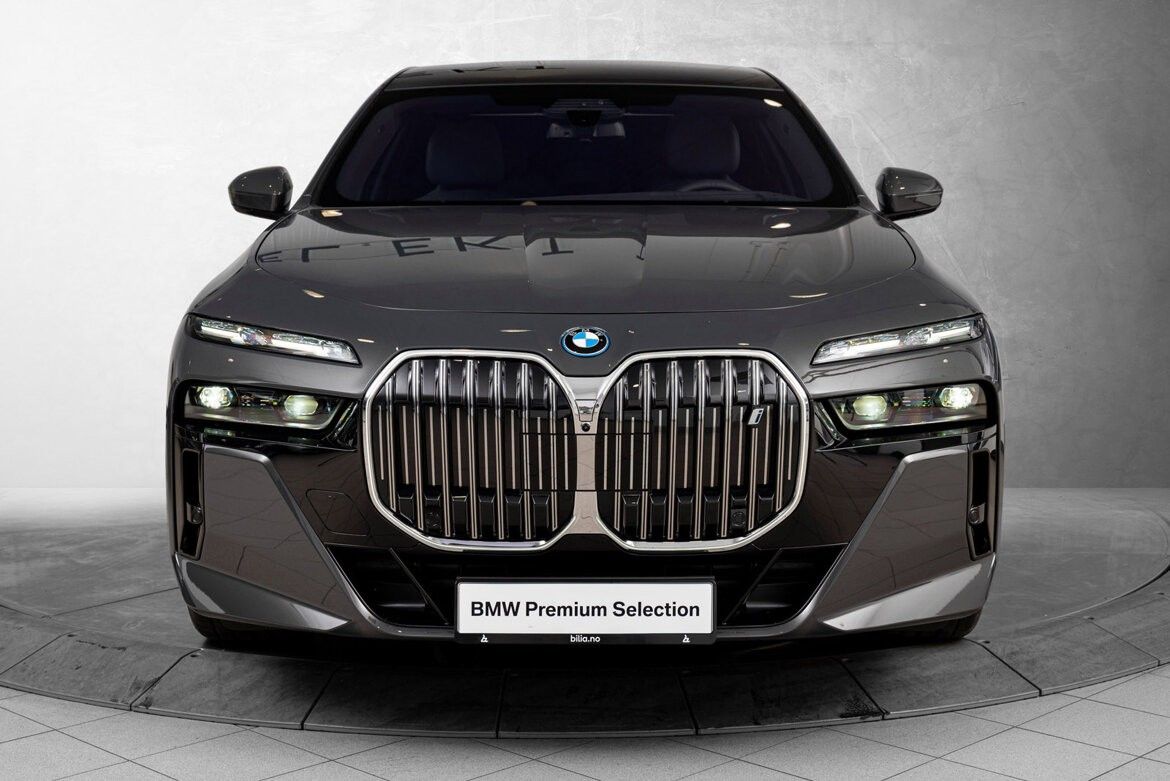 BMW i7