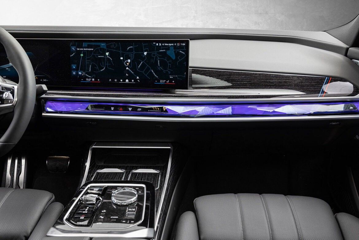 BMW i7