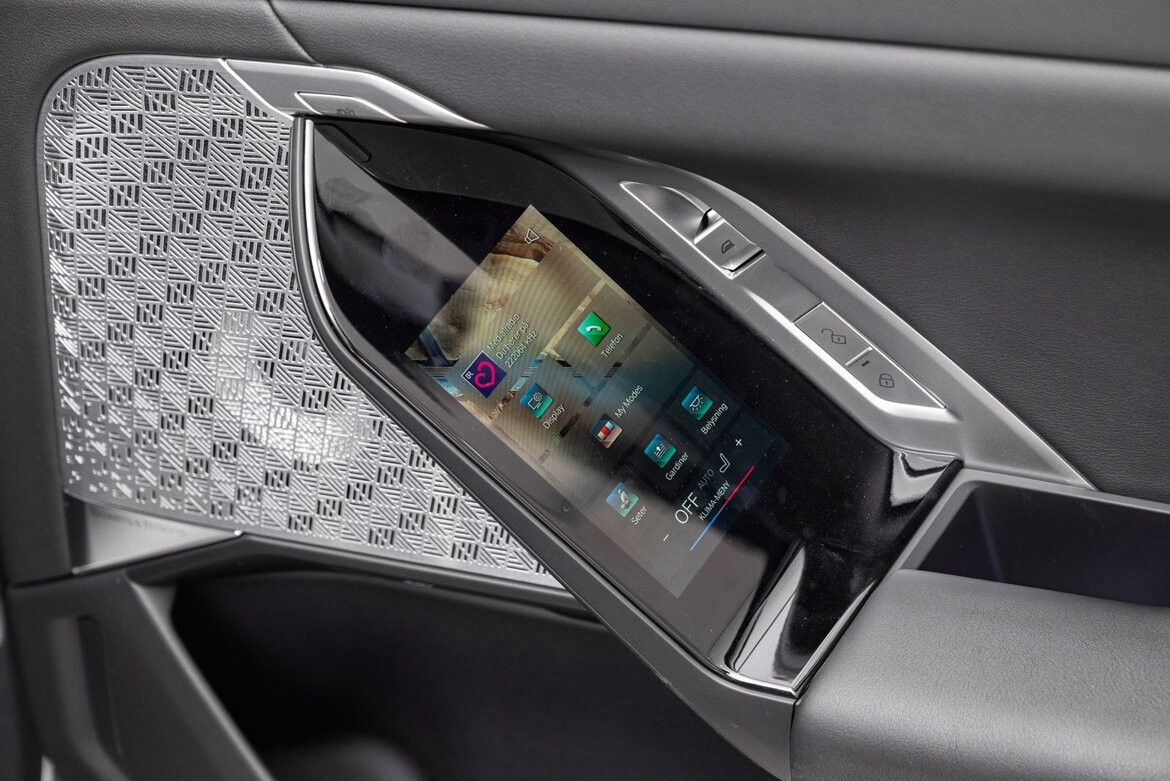 BMW i7