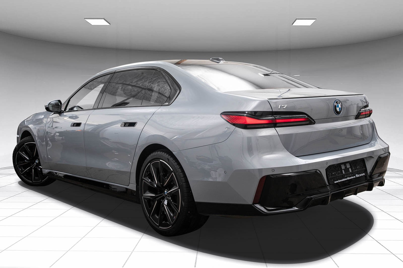 BMW i7